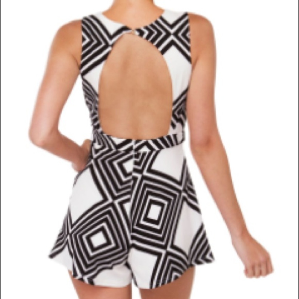 White Geometric Print Romper - Picture 2 of 5